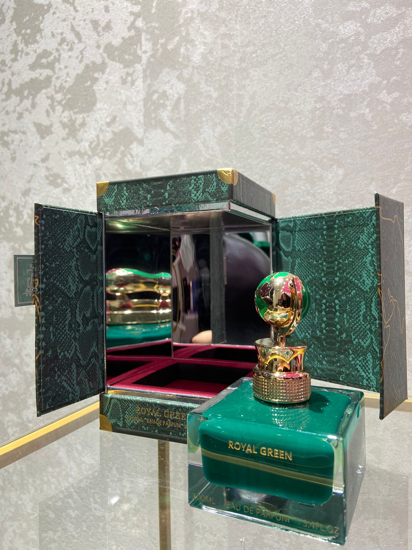 Globe Royal Green di Aurora