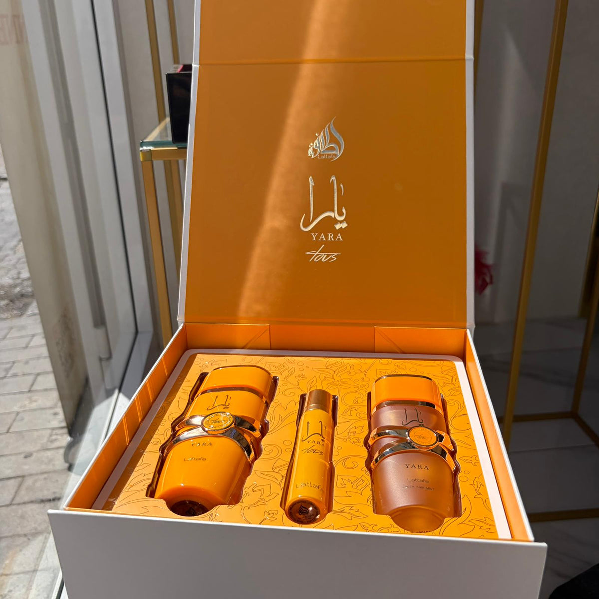 Yara Tous Lattafa Giftset (Set Regalo)
